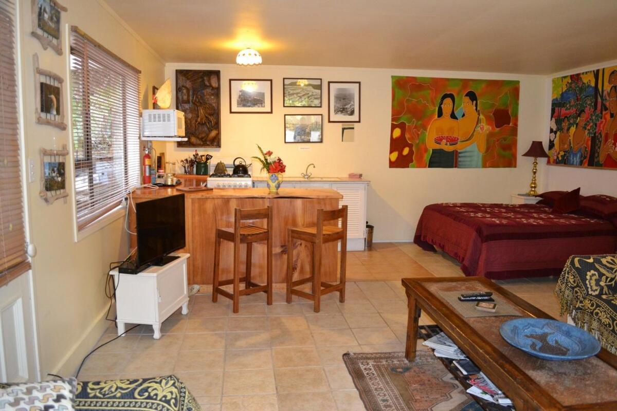 Great Barrier Oasis Lodge Tryphena Экстерьер фото